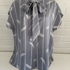 Classic Old Style 1990 Gray Striped SASSON Women's Short Sleeve Blouse Size 8